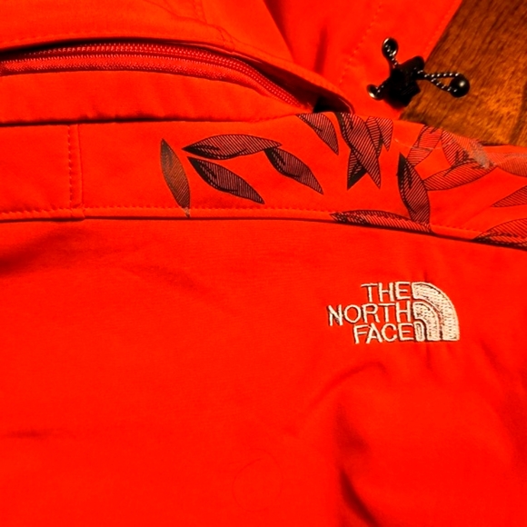 North Face Summit Series in red.  Women's size small.  Unique feather design. 🪶 - Picture 7 of 8